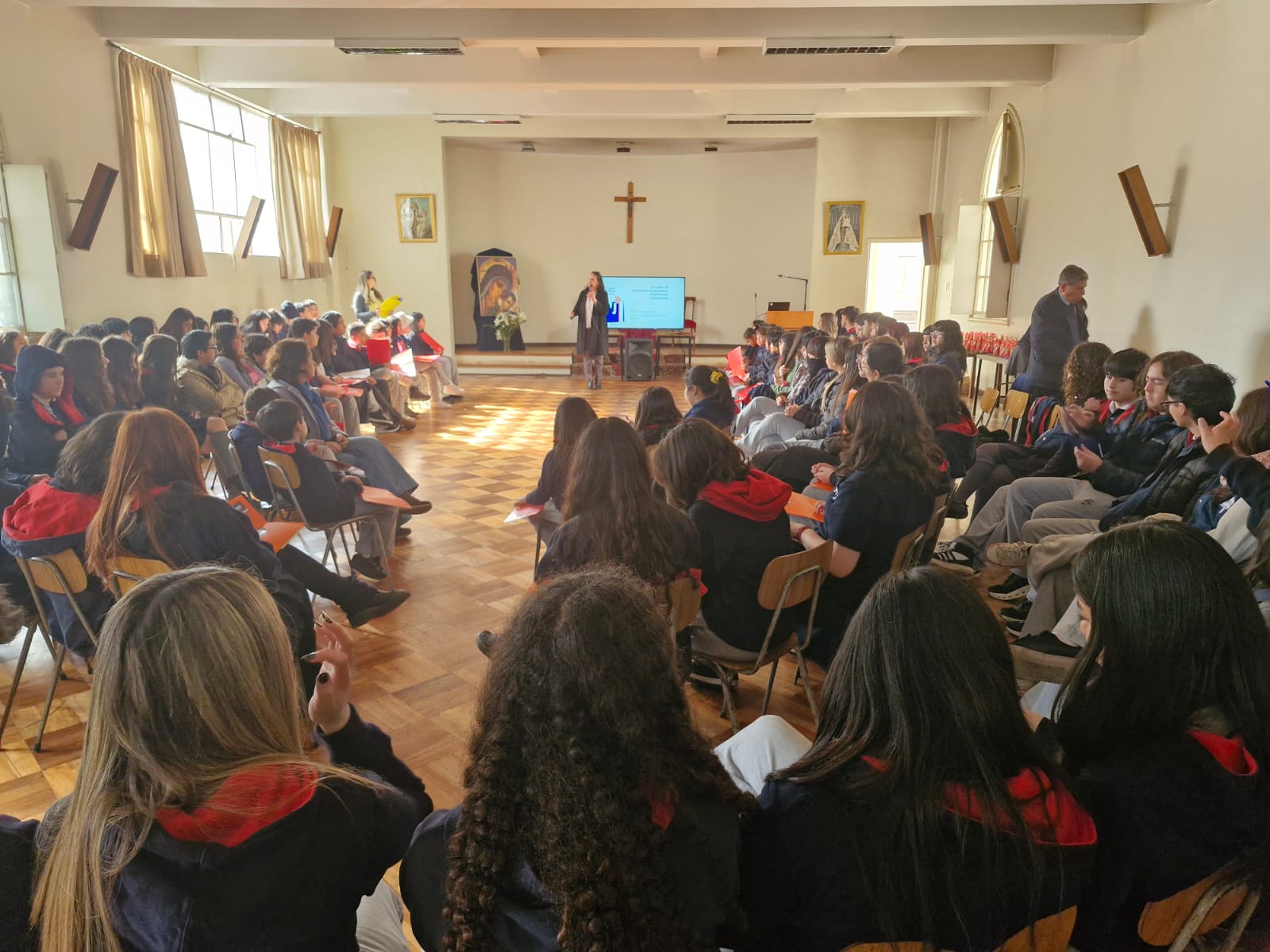 Estudiantes y docentes del Colegio William James participaron en jornada de reflexión sobre convivencia educativa